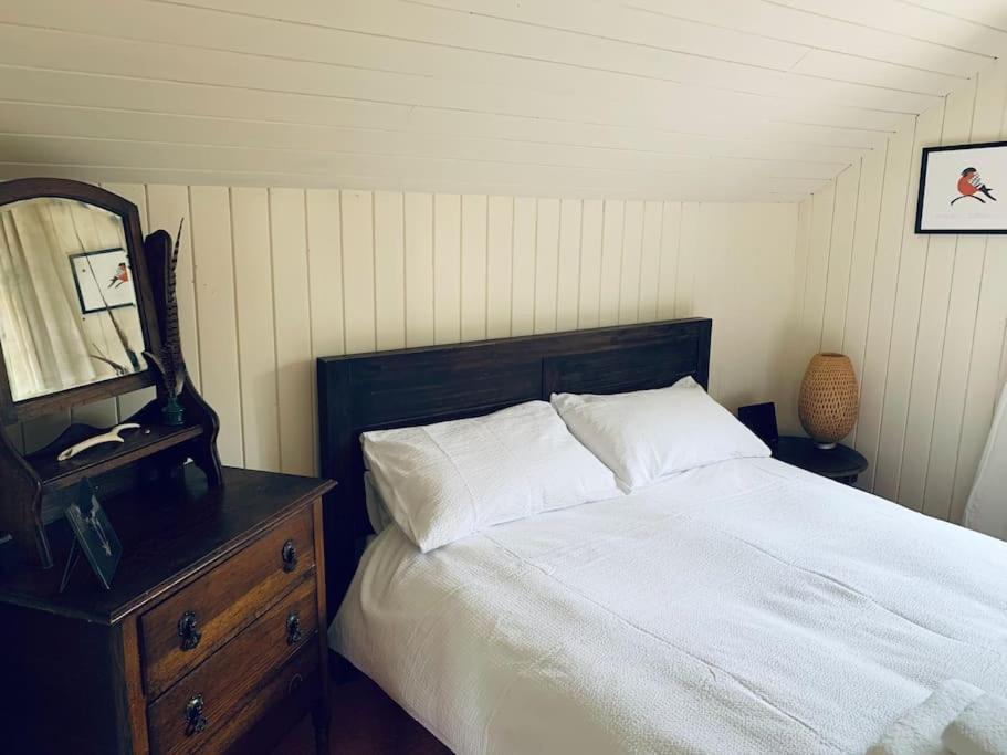 Trinity Annexe An Adorable First Floor Light And Lofty Space Within An Aonb Godmanstone Exterior foto